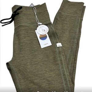 Vuori Daily Leggings in Olive Melange